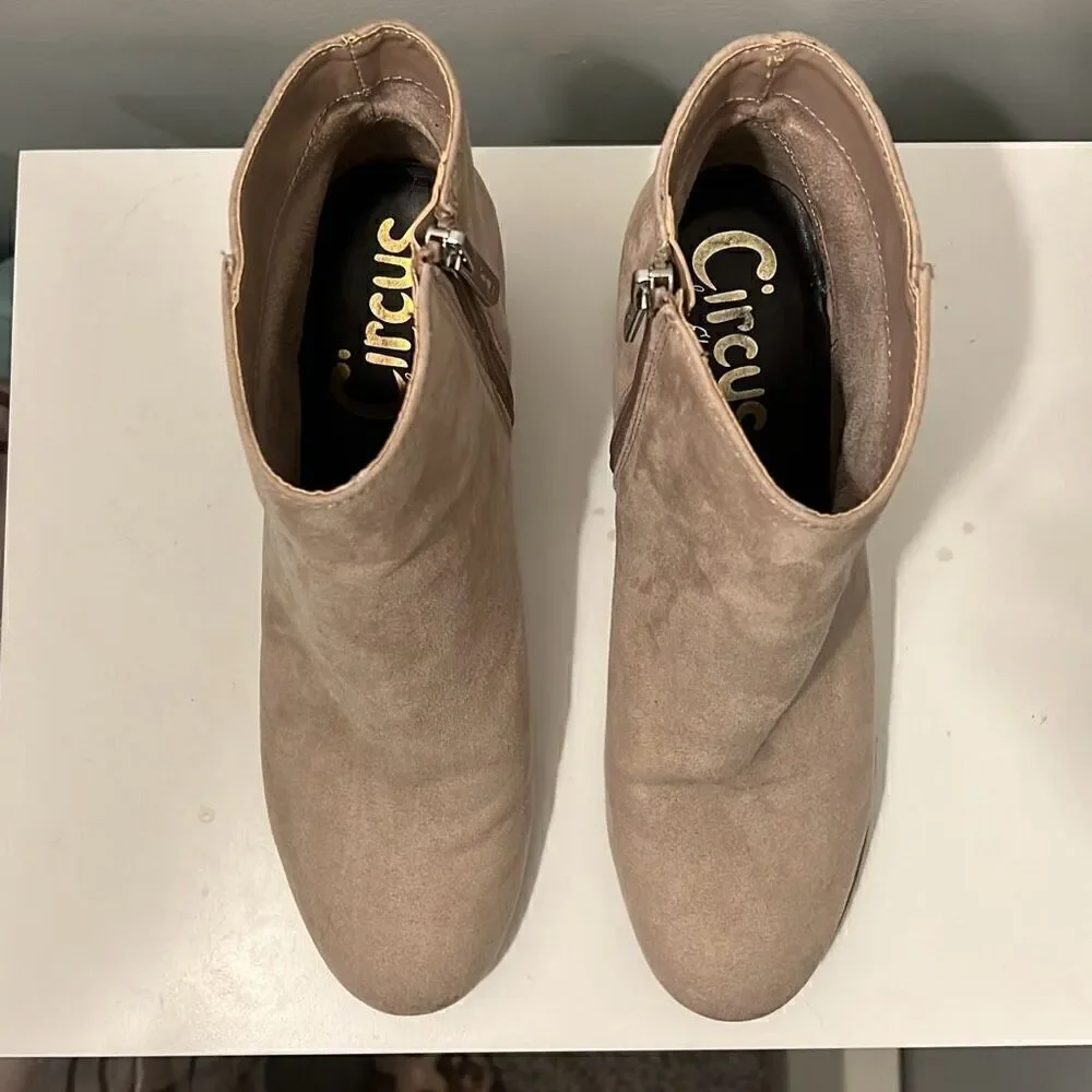 Circus by Sam Edelman Women's Taupe Rose Suede Block Heel Ankle Boots Size 8.5